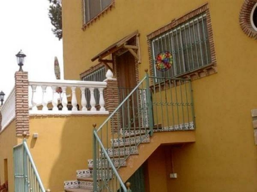 Terraza y zona de entrada