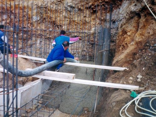 Concrete and steel on the foundation (January 1999)