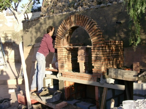 Construction of the barbecue area (December 24, 2004)