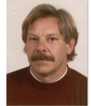 Esta vez una foto de pasaporte con bigote (septiembre 1980)
