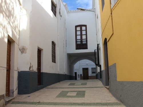 Una vivienda conecta dos calles