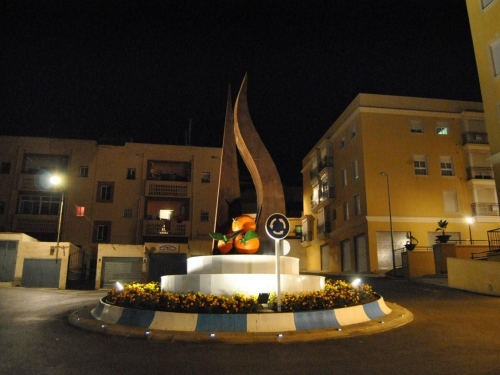 Monumento a la Naranja en la glorieta