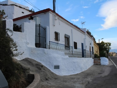 Una de las muchas viviendas-cueva