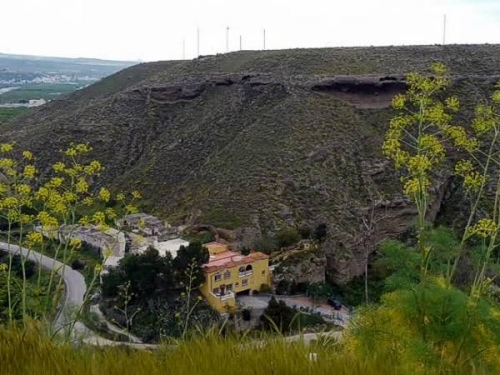 Nuestra casa vista desde las ruinas del castillo