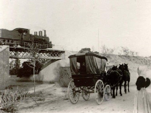 Puente ferroviario en el barrio de Ruiní