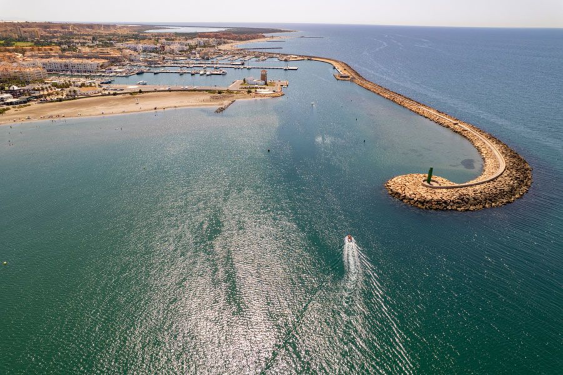 Entrada al puerto de Almerimar