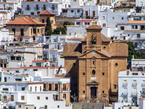 Ohanes con iglesia parroquial