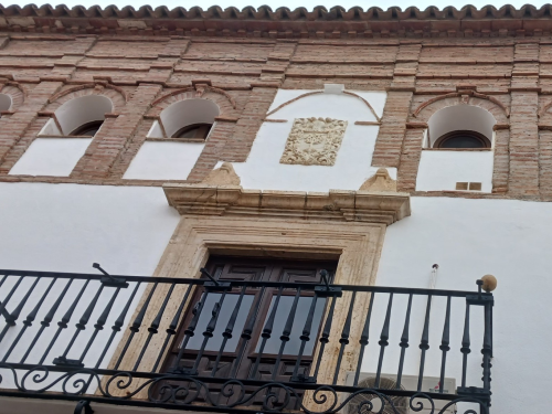 Fondón, Casas señoriales con escudos nobiliarios