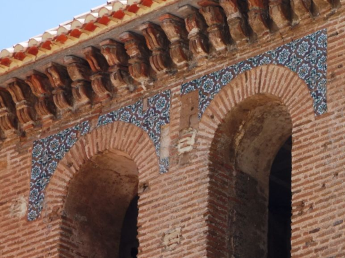Bayárcal, torre de la iglesia con vestigios moriscos aún visibles
