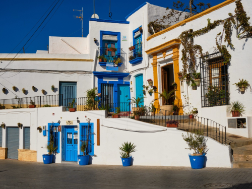 Nijar, casas coloridas