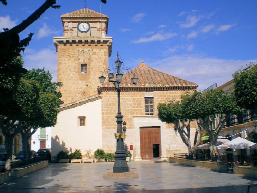 Níjar, Torre de la iglesia con el águila bicéfala de los Habsburgo