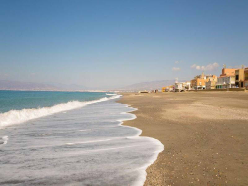 San Miguel de Cabo de Gata, la playa más larga del Parque Natural