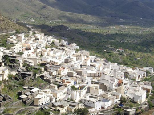 Senés con su trazado urbano escalonado