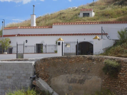 Serón, vivienda cueva adosada