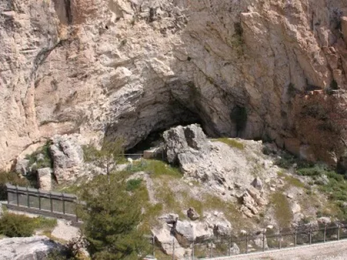 Entrada a la Cueva de Ambrosio