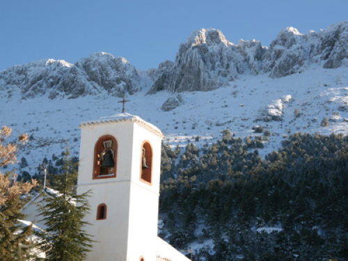 Ermita de la Virgen de la Cabeza con vistas a la Sierra